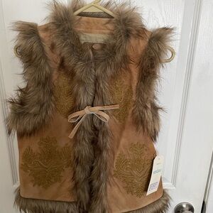 Size Small-medium leather with faux fur trim, brown/tan with pretty design.